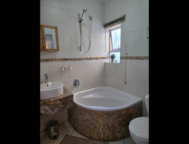 3 BEDROOM TOWNHOUSE FOR SALE IN BLUEWATER BAY